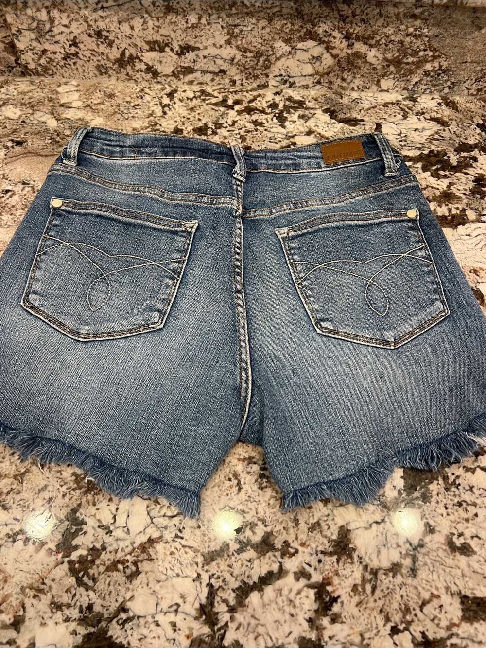 Judy Blue Light Blue Denim Shorts with Contrast Stitching - Picture 4 of 8